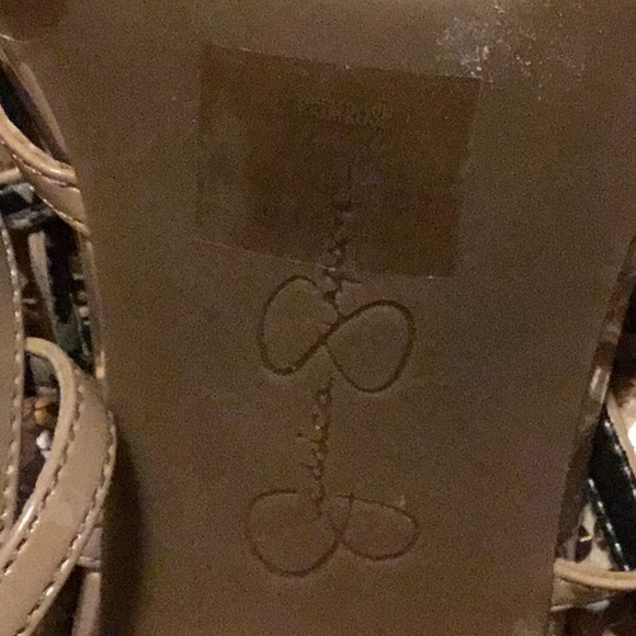 Shoes - Picture 6 of 7